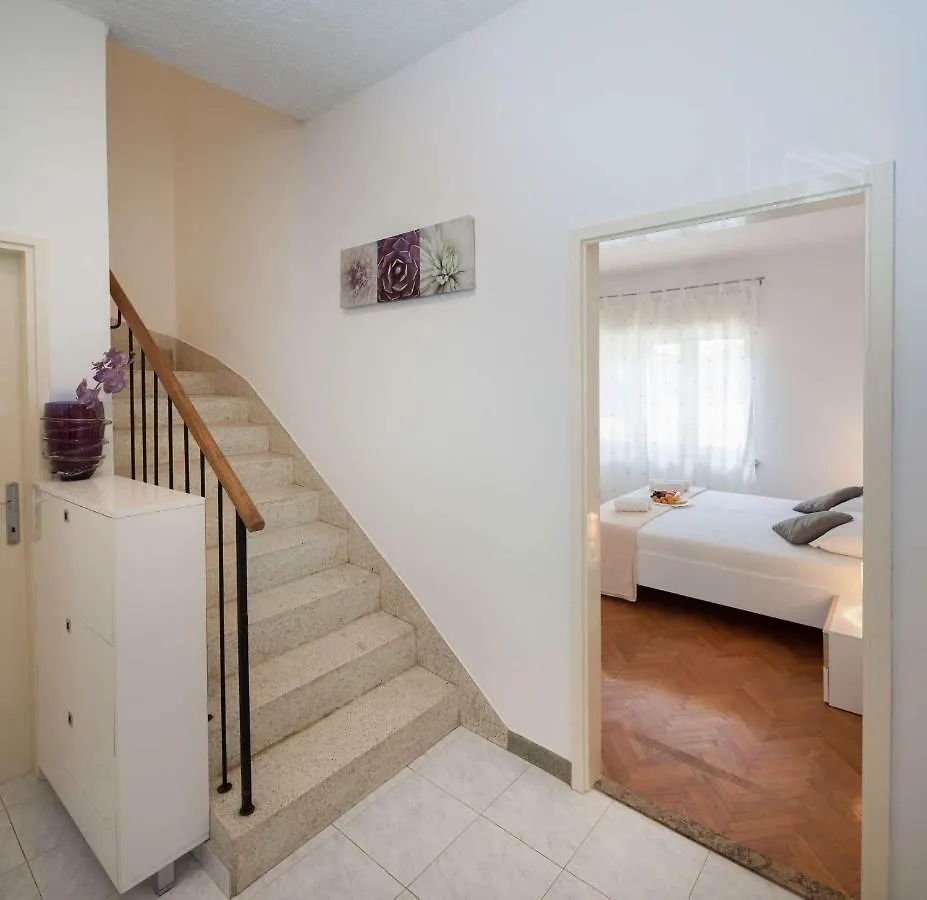 Apartment Laro - Modern&Spacious Split