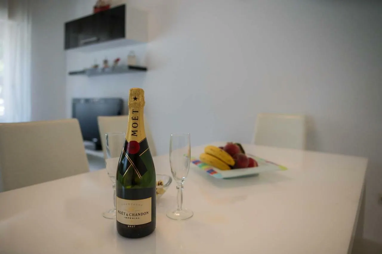 Apartment Laro - Modern&Spacious Split