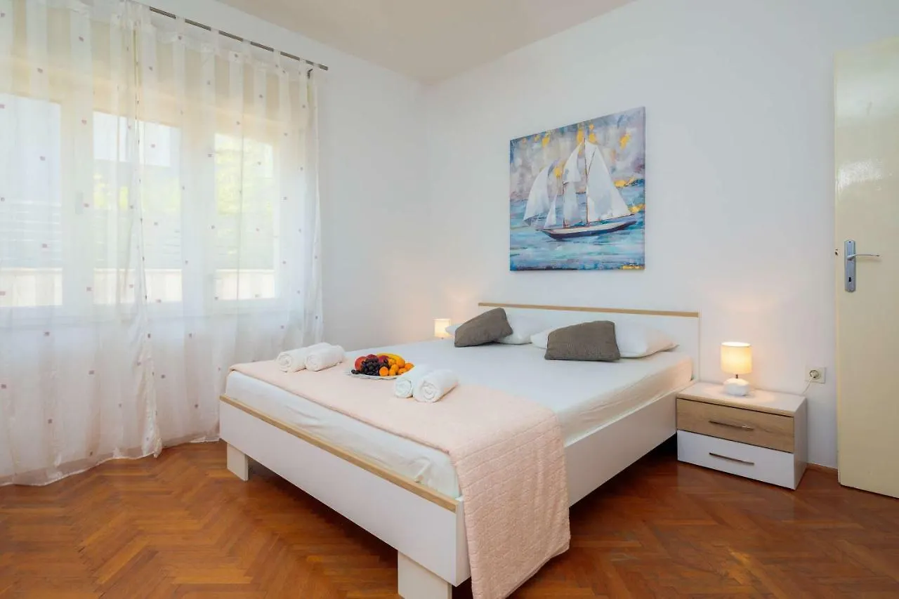 Apartment Laro - Modern&Spacious Split