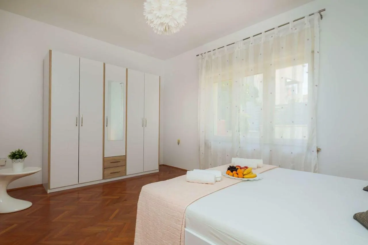 Apartment Laro - Modern&Spacious Split
