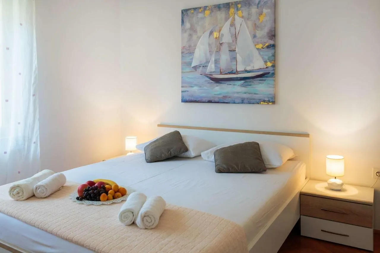 Apartment Laro - Modern&Spacious Split